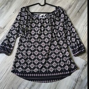 🌷 Gorgeous top with stretchy neckline
